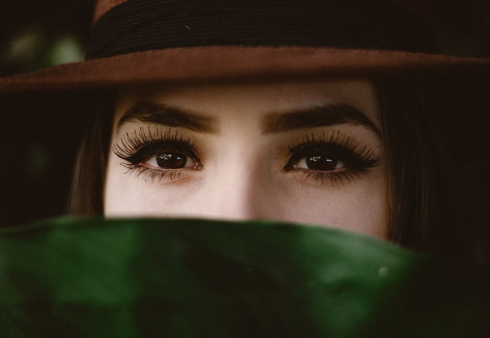 maquillaje de cejas