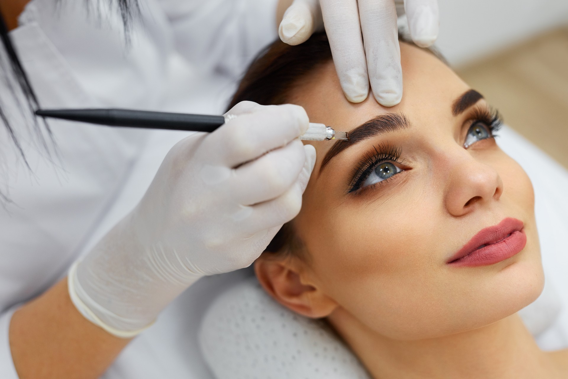 maquillaje de cejas
