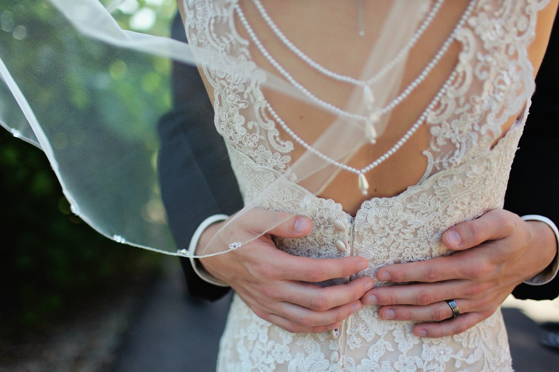 5 vestidos de novia ideales para tu boda en invierno