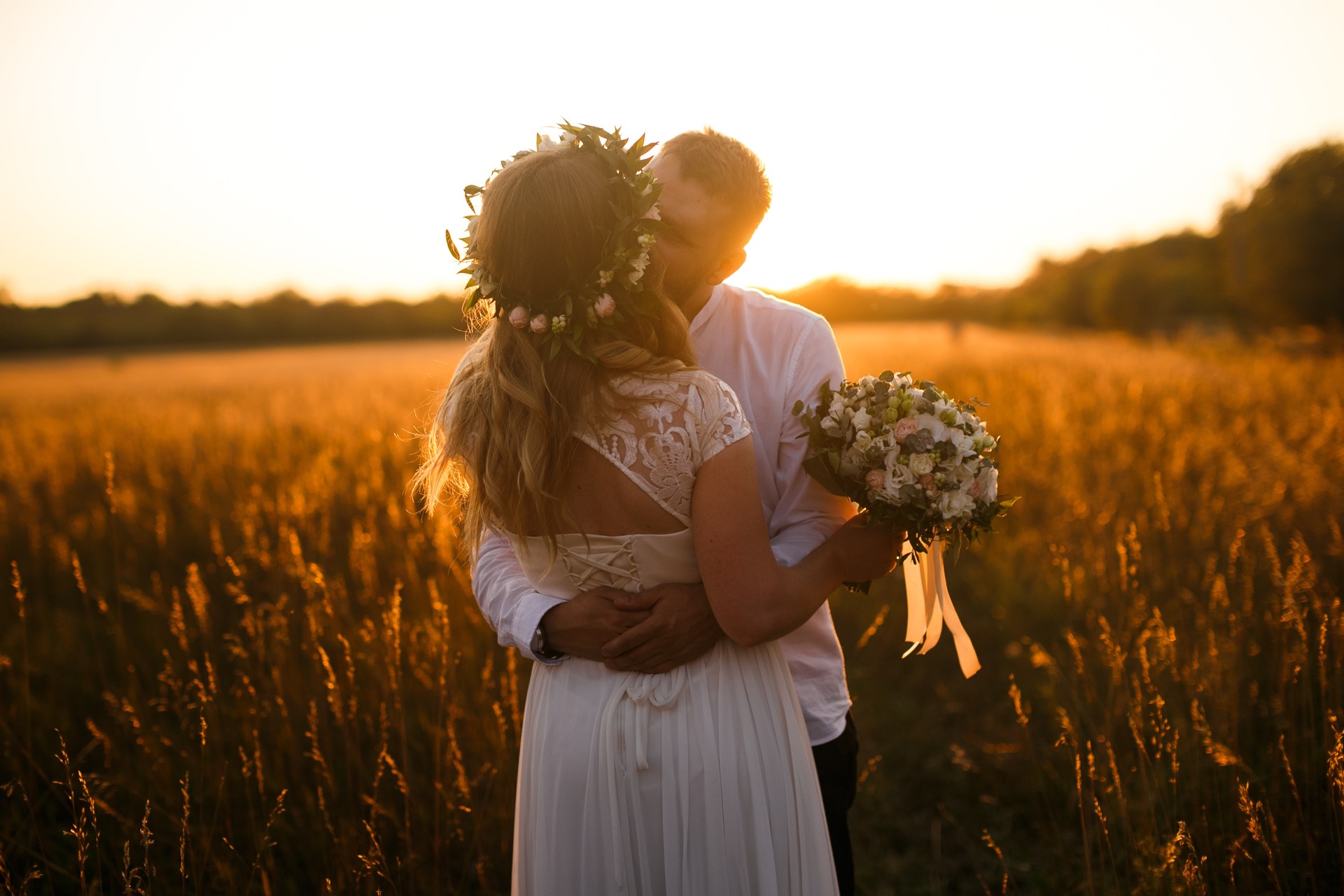 Vestidos de novia con la espalda descubierta para enamorar