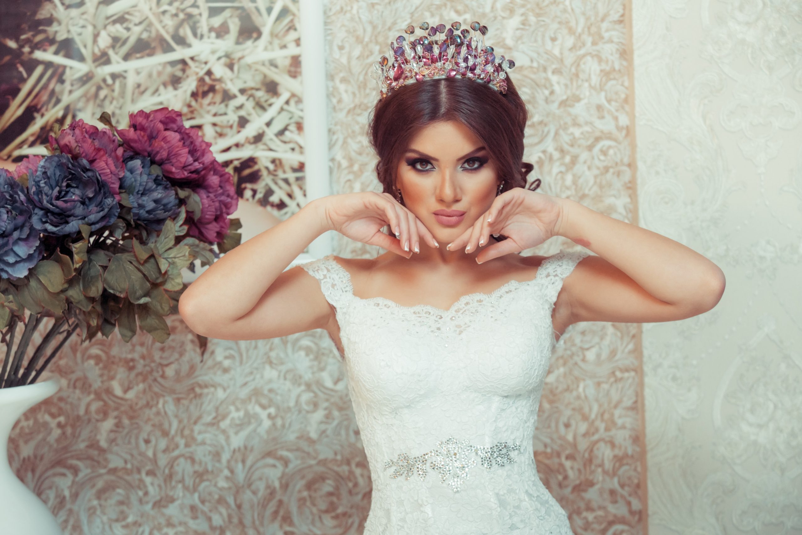 Sé una novia de ensueño con estas increíbles tiaras para el cabello