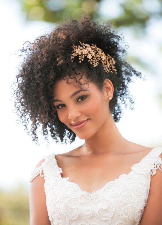 peinados pelo rizado para bodas