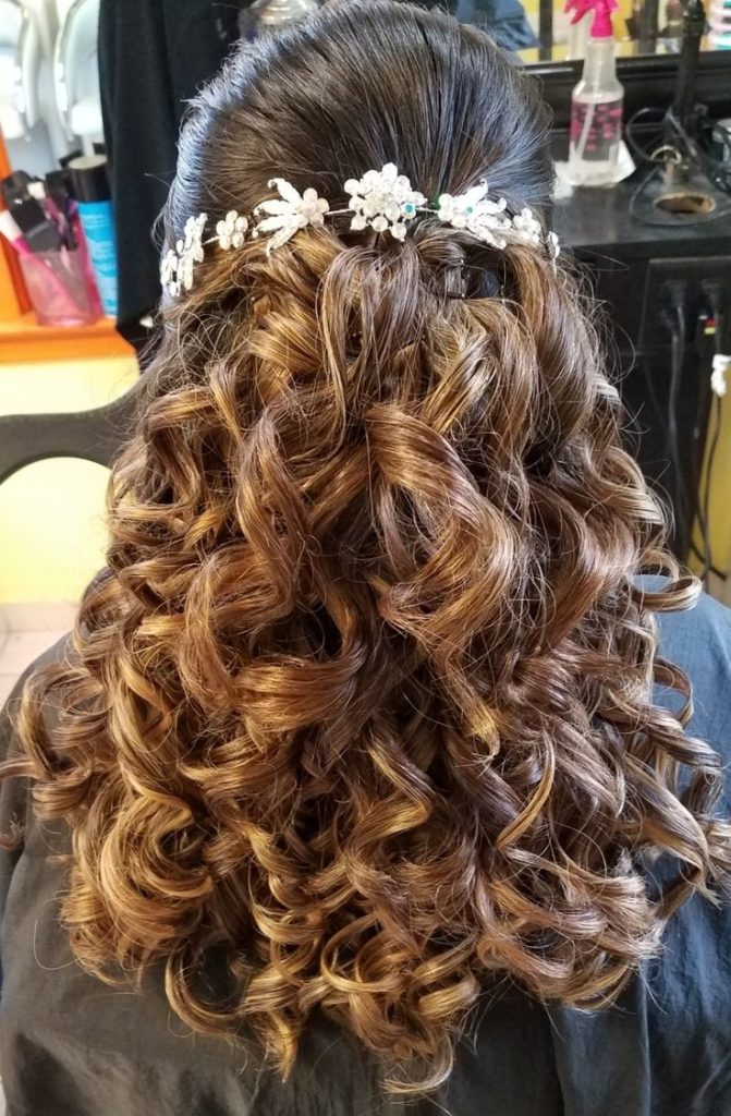 peinados pelo rizado para bodas