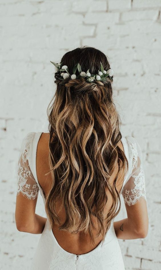peinados pelo rizado para bodas