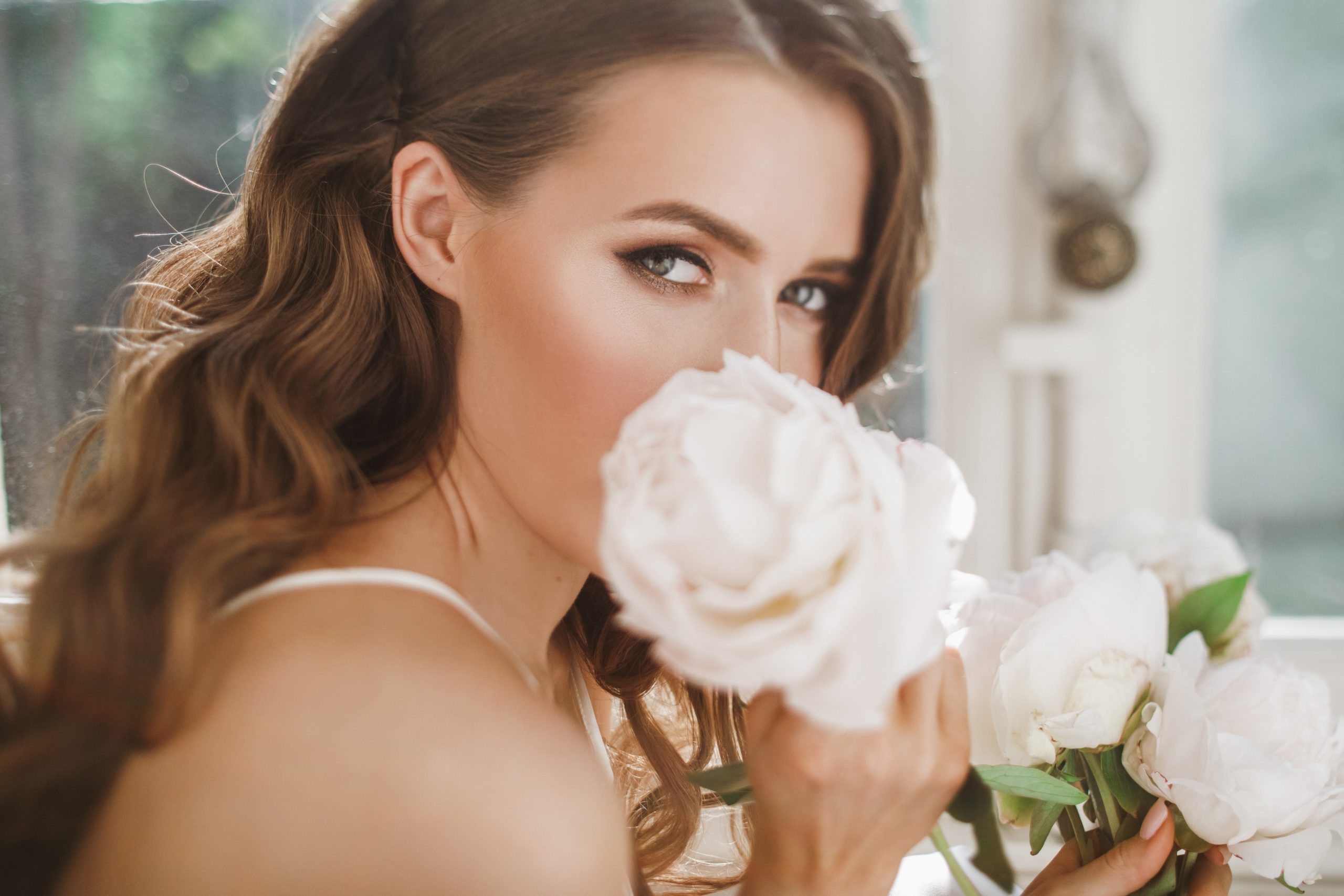 21 peinados de novia para pelo rizado: luce espectacular en tu boda