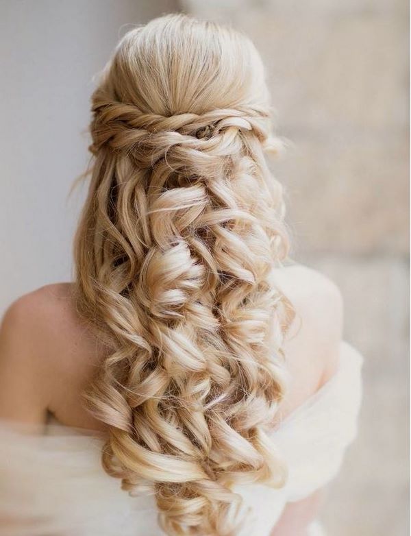 peinados pelo rizado para bodas