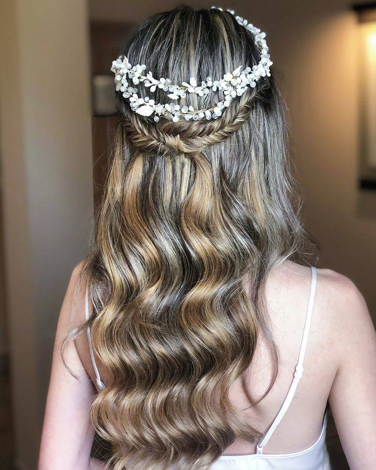 peinados pelo rizado para bodas