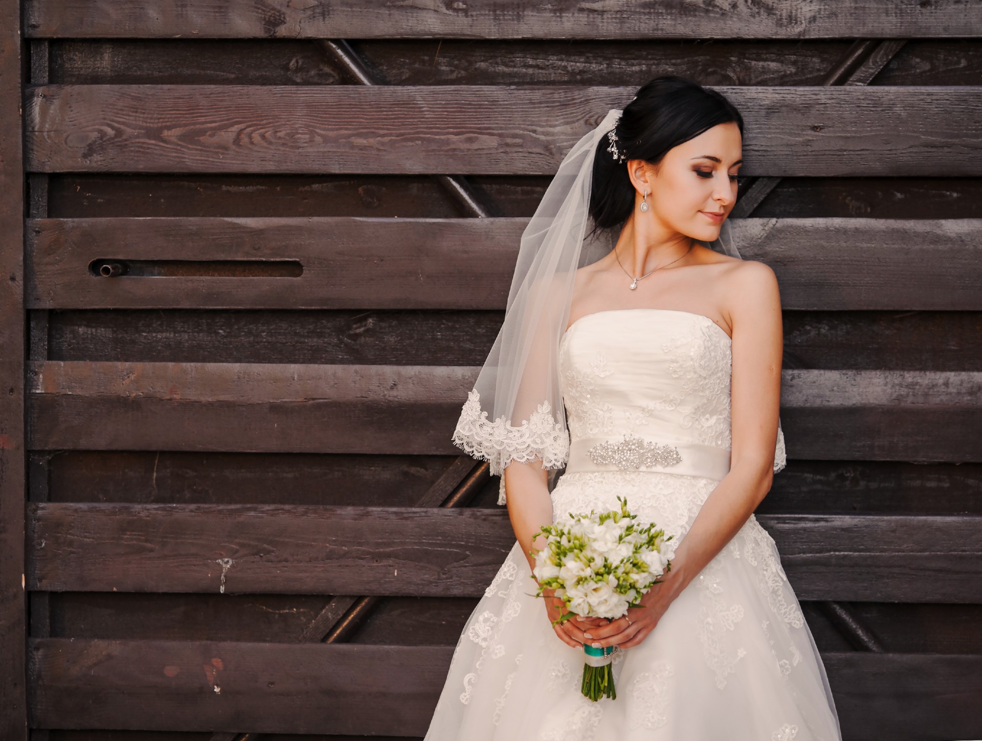 💇‍♀️ Transforma tu look de novia con pelo castaño. ¡10 Ideas impactantes! 💖👰