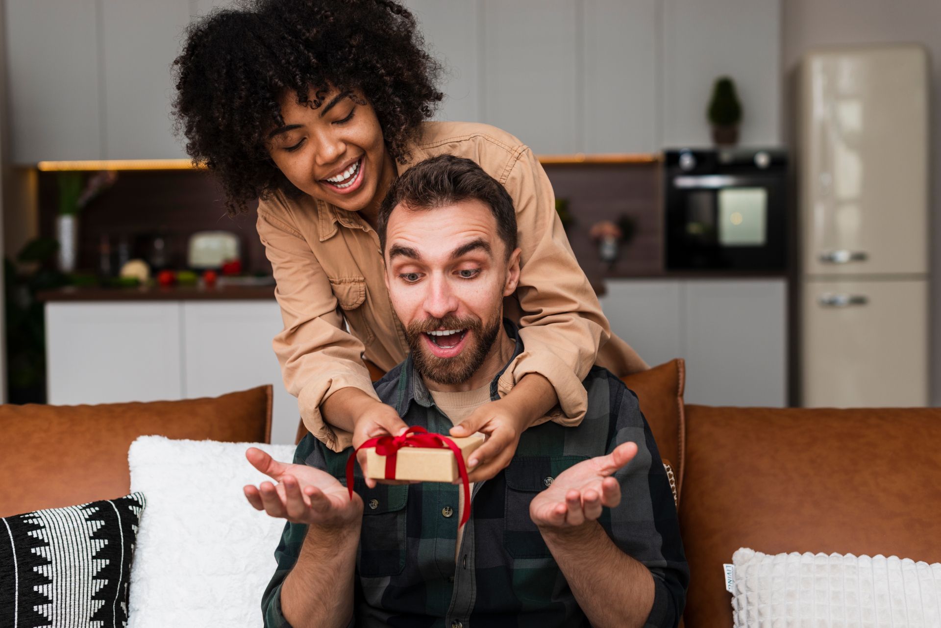 hombre😍💼 ¡El Regalo Ideal Existe! Descubre las Mejores Ideas para Sorprender en la Pedida de tu Hombre. 💏💖