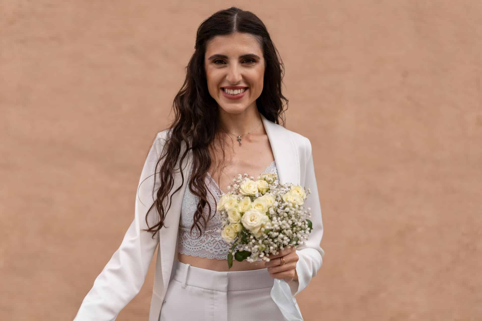 💍 ¡Sé Diferente! Traje Chaqueta para Novia: El Look que Marca Tendencia